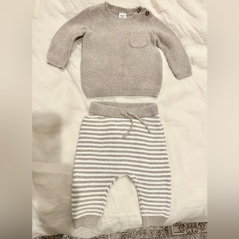 Carter’s Baby 6 Month Two Piece Sweater Outfit